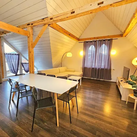 Sky View Apartment *